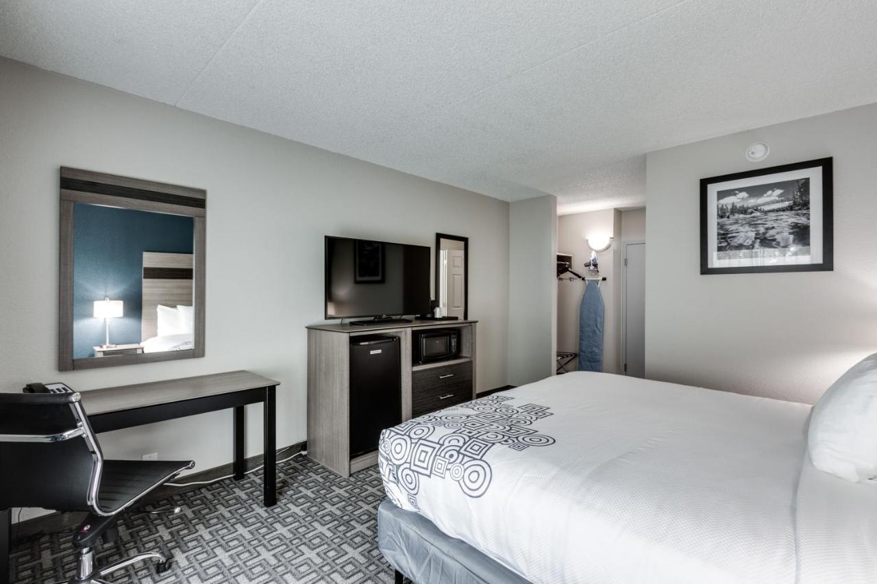 Days Inn & Suites By Wyndham Spokane Exterior photo
