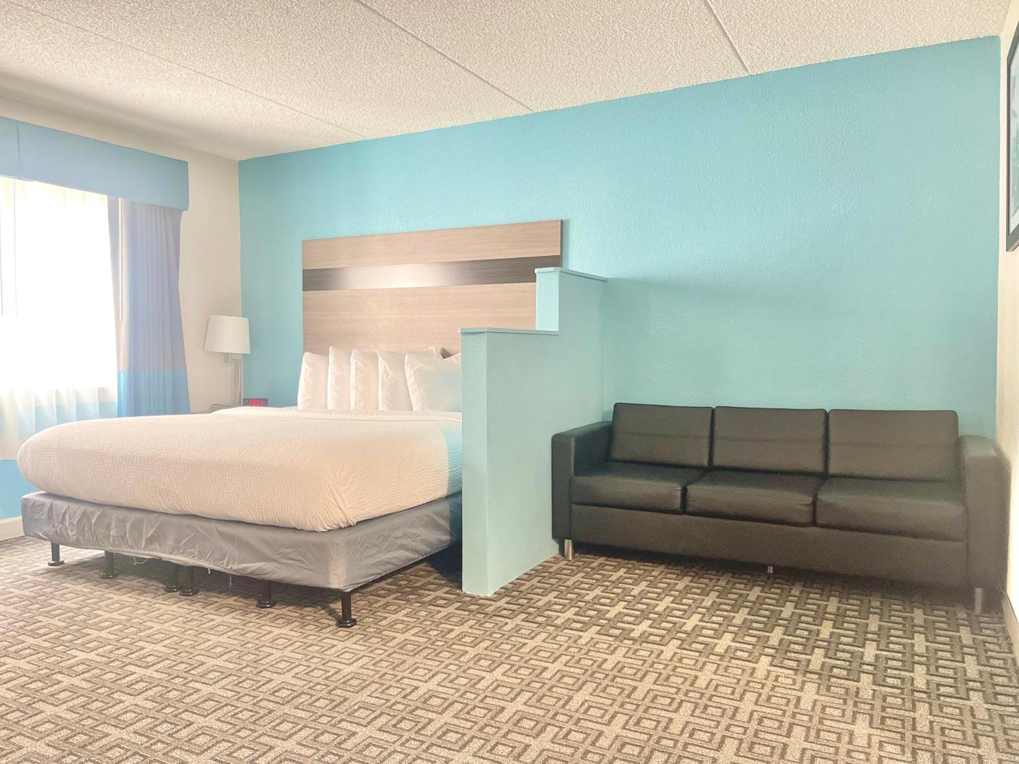 Days Inn & Suites By Wyndham Spokane Exterior photo