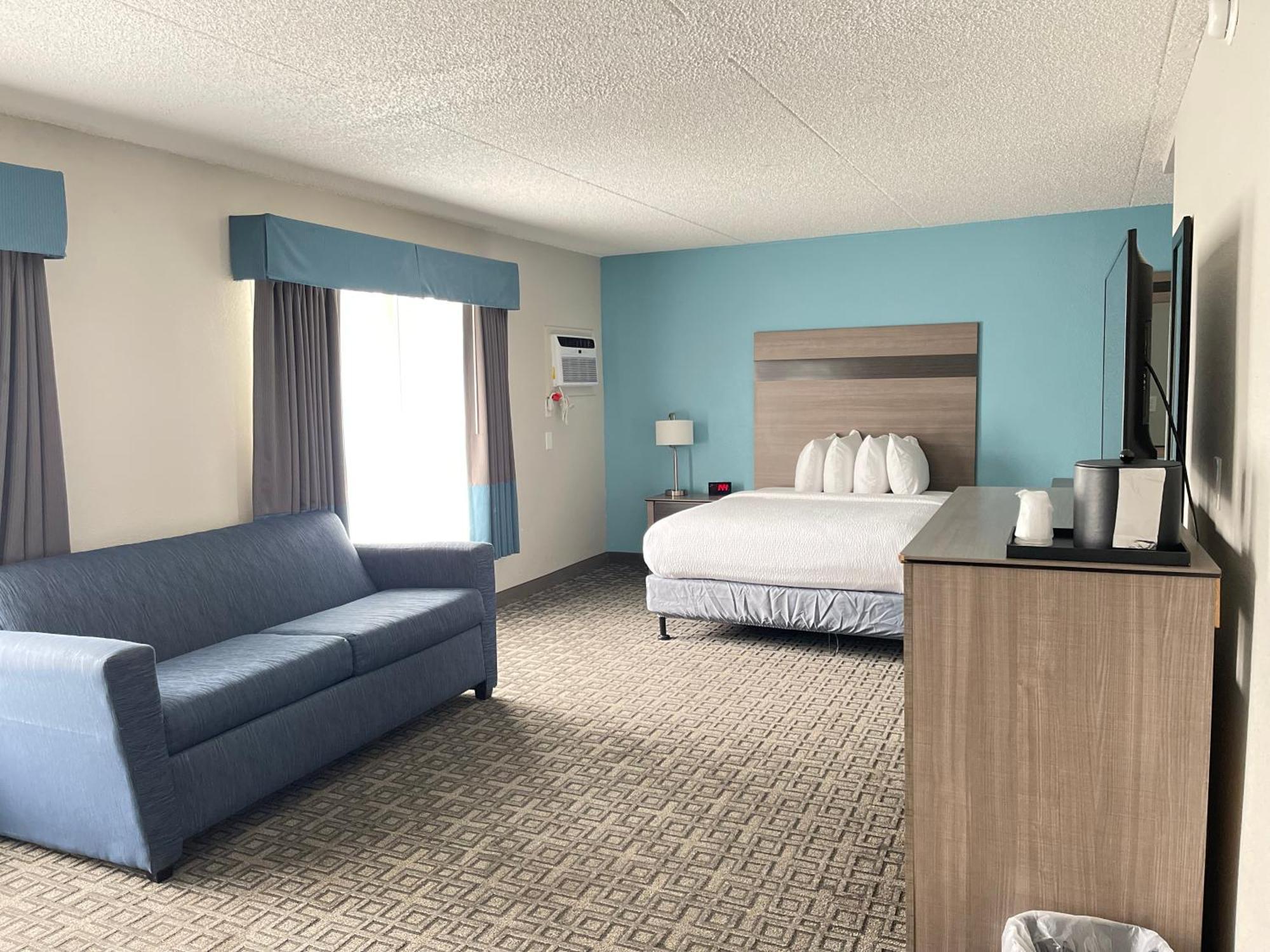 Days Inn & Suites By Wyndham Spokane Exterior photo